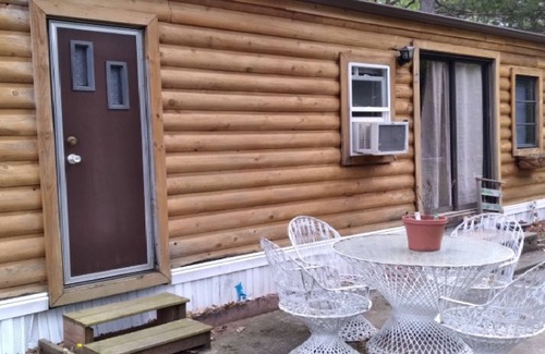 Adams Cabin | Cozy one bedroom minutes from WI Dells & Castle Rock Lake