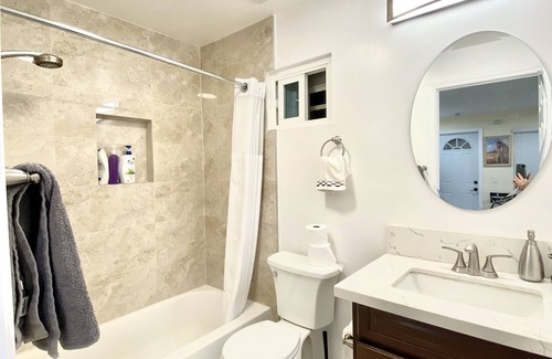 Charter Oak House | Cozy one bedroom studio newly remodeled