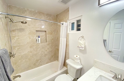 Charter Oak House | Cozy one bedroom studio newly remodeled