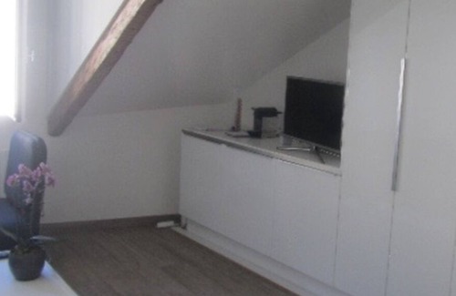 Bourg-de-Four Apartment | Cozy one bedroom/studio in center old town 2 min from lake