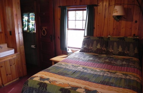 Lake Placid Cabin | Cozy one room cabin with kitchenette