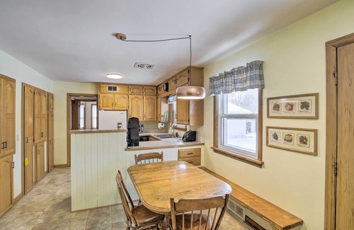Oshkosh House | Cozy Oshkosh Home, 4 Blocks to Lake Winnebago