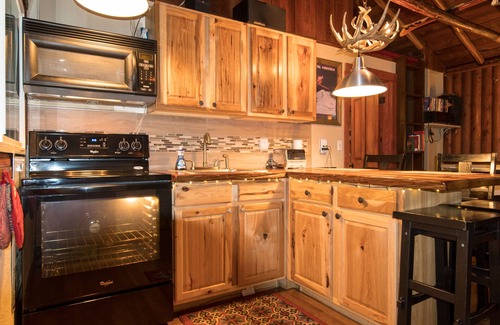 Packwood Cabin | Cozy Packwood Ski Cabin near White Pass and Mt Rainier