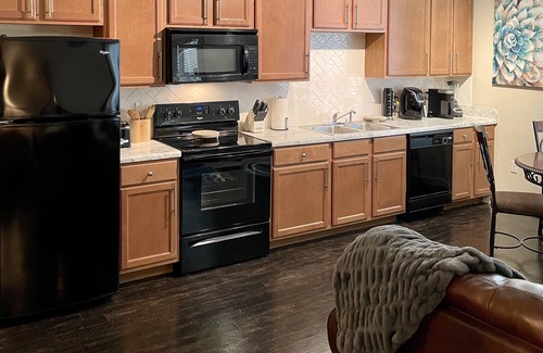 Briarwood Apartment | Cozy Park Avenue Studio