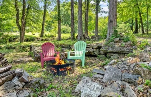 Golden Cabin | Cozy peaceful cabin with games, massage chair and fire pit! Bring your kayaks!