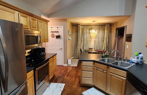 Greer House | Cozy Peaceful Home Sleeps up to 11 Top-Rated for 8 years 5 min to GSP, BMW