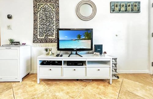 Oak Creek Apartment | Cozy & Peaceful Sedona Condo with Pool, walk to Restaurants, Shops & Hiking Nearby