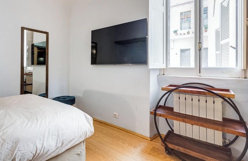 Rione XIV Borgo Apartment | cozy penthouse sited on exclusive pedestrian Borgo Pio. Perfect for family of 3
