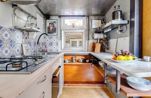Rione XIV Borgo Apartment | cozy penthouse sited on exclusive pedestrian Borgo Pio. Perfect for family of 3