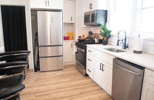 Collingdale House | Cozy Pet-Friendly 3-Bedroom Retreat – Quick Drive to Philly, Airport & Stadiums