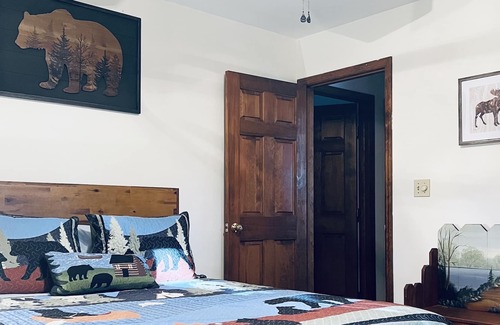 Jim Thorpe Cottage | Cozy, pet-friendly 3-bedroom plus office sleeps up to 10!