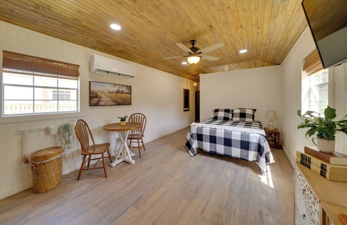 Bandera Apartment | Cozy & Pet-Friendly Bandera Getaway w/ Fire Pit!