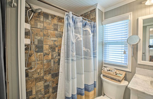 White Lake Cottage | Cozy Pet-Friendly Cottage: Walk to White Lake