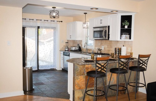 Milwaukee House | Cozy Pet Friendly Home w/Private Yard & King Bed - Near Wauwatosa