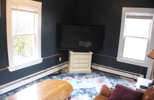 Canton Cottage | Cozy Pet Friendly House Next To Train