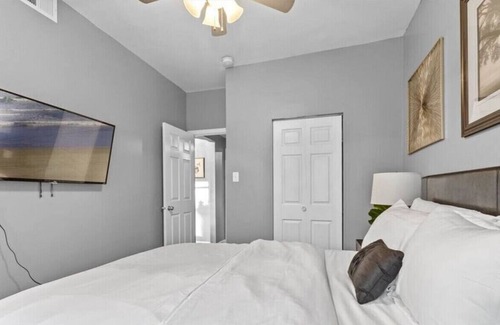 Meridian-Kessler Apartment | Cozy Pet-Friendly Close to Convention & Hospitals