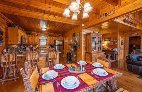 Sevierville Cabin | Cozy Pigeon Forge Cabin