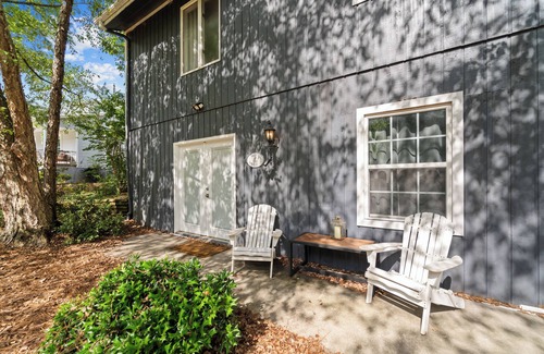 Pinehurst Apartment | Cozy Pinehurst 2BR Apartment w/3 Beds Across from Pinehurst #6 Firepitnn