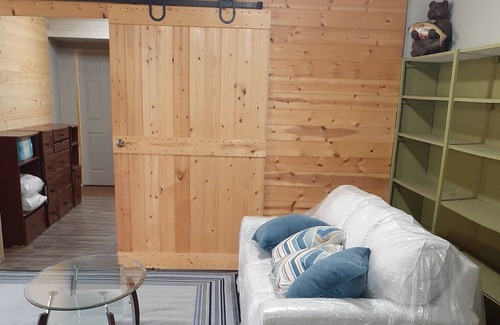 Elizabethton House | Cozy place for good nights rest or go for a walk to creek.