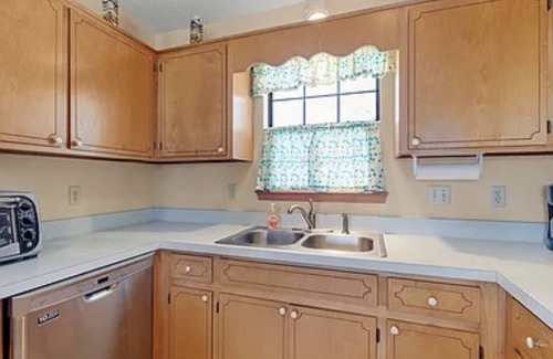 Ochlockonee Bay House | Cozy place on the water! Great for fishing and close to beaches!