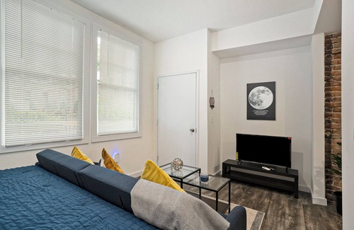 Virginia Highland Apartment | Cozy pocket studio near Ponce City Market and the Atlanta Beltline!