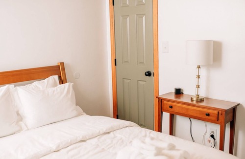 Thornhurst Ski Chalet | Cozy Pocono Lake Chalet / No Amenity Fees After Booking