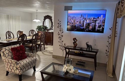 Miramar House | Cozy PoolHome |Near Beaches/ HardRockCasino&Stadium