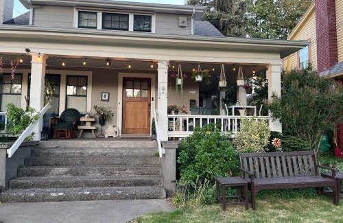 Hollywood District House | Cozy Portland Retreat in the Heart of Hollywood