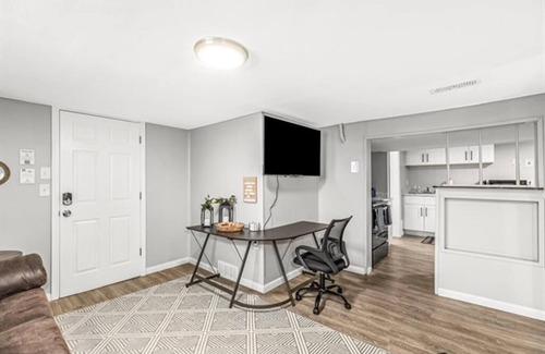 Hazel Park Apartment | Cozy & Private 1BR Basement suite in Hazel Park