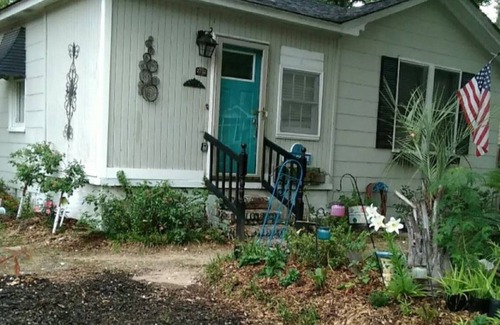 North Charleston Cottage | Cozy private, 2 Bedroom Cottage