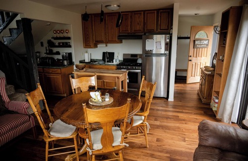 Big Bear City Cabin | Cozy Private 2-Bedroom Big Bear Cabin on 1 acre w/Pano MTN Views, Jacuzzi, WiFi