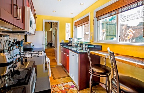 Beach Barber Tract House | Cozy & Private - 2 Br 2 Ba -Patio, Firechat-AC- Private parking 2 blks to beach