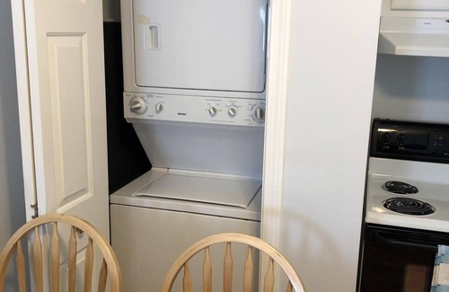 Ogunquit - Wells Cottage | COZY, PRIVATE 2B1BA Cottage POOL HOT TUB GYM TENNIS COURT GAME ROOM, NEAR BEACH!