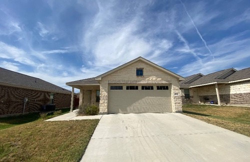 Fort Worth House | Cozy Private Bedrooms in Fort Worth – Perfect for Short & Long-Term Stays!