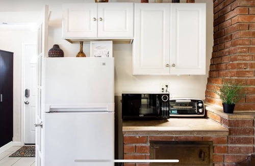 Reseda House | Cozy & Private Casita with Gated Parking and Vaulted Ceilings