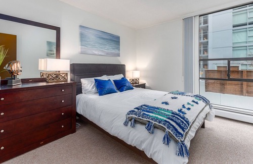 Central Lonsdale Apartment | Cozy, Private Corporate Suite on the Park