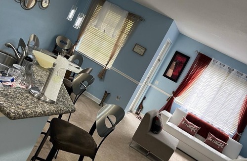 Riviera Beach House | Cozy Private Double Bedroom Near Beach