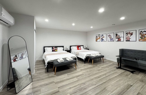 Southwest Anaheim House | Cozy Private Guest Suite near Disney & Knotts