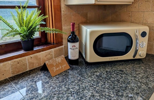 Grants Pass House | Cozy Private Guest House Near Hospital