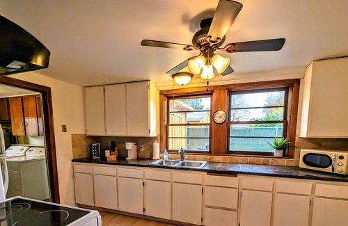 Grants Pass House | Cozy Private Guest House Near Hospital