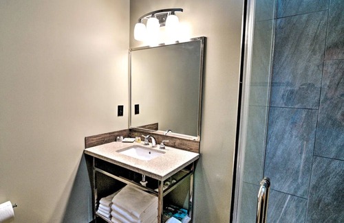 Hickory Apartment | Cozy Private King Suite in the Heart of Downtown!
