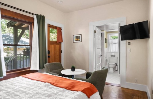 Chico House | | Cozy + Private | Near Enloe |