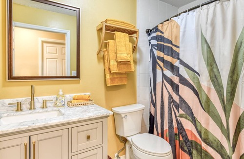 St. Augustine House | Cozy & Private Oasis, Close to Attractions and Beaches, Wooded Back Deck, Parking, 15% off