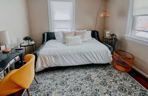 Kalamazoo House | COZY Private quiet room close to downtown, airport, free parking
