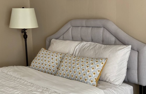 Columbia House | Cozy, private, recreation suite