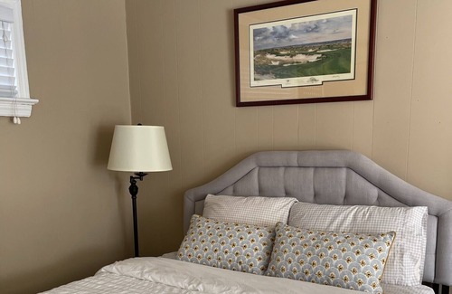 Columbia House | Cozy, private, recreation suite