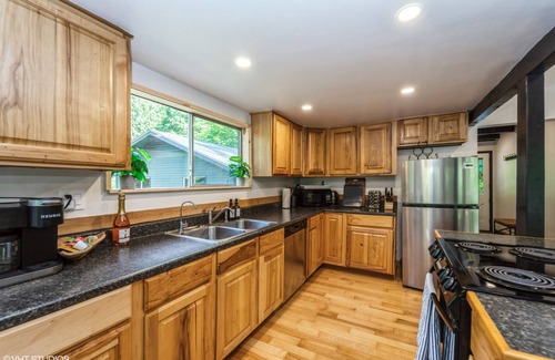 Lime Kiln Cabin | Cozy Private Riverfront Cabin w/NEW hot tub, pet-friendly, minutes from hiking