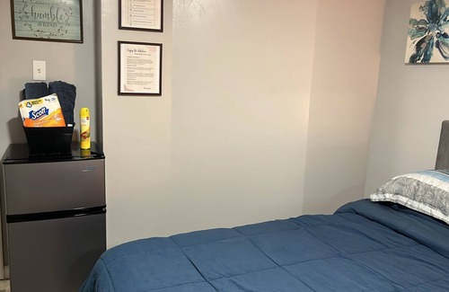 Newark Bed & Breakfast | Cozy Private Room I
