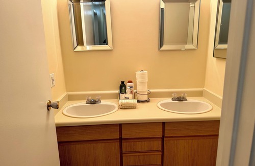 Southeast Edmonton Condo | Cozy Private Room in Edmonton
