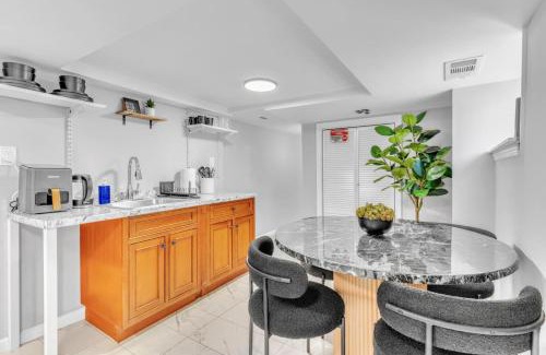 Constable Hook Apartment | Cozy Private Room in Shared Space NYC Light Rail BSMT A